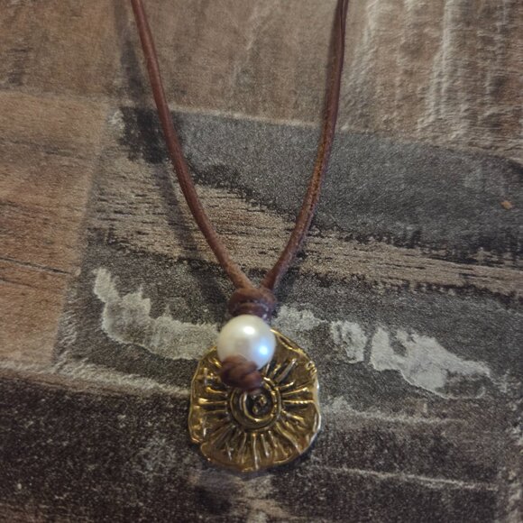 RM 16K Gold Charm with Pearl Necklace - Picture 3 of 5